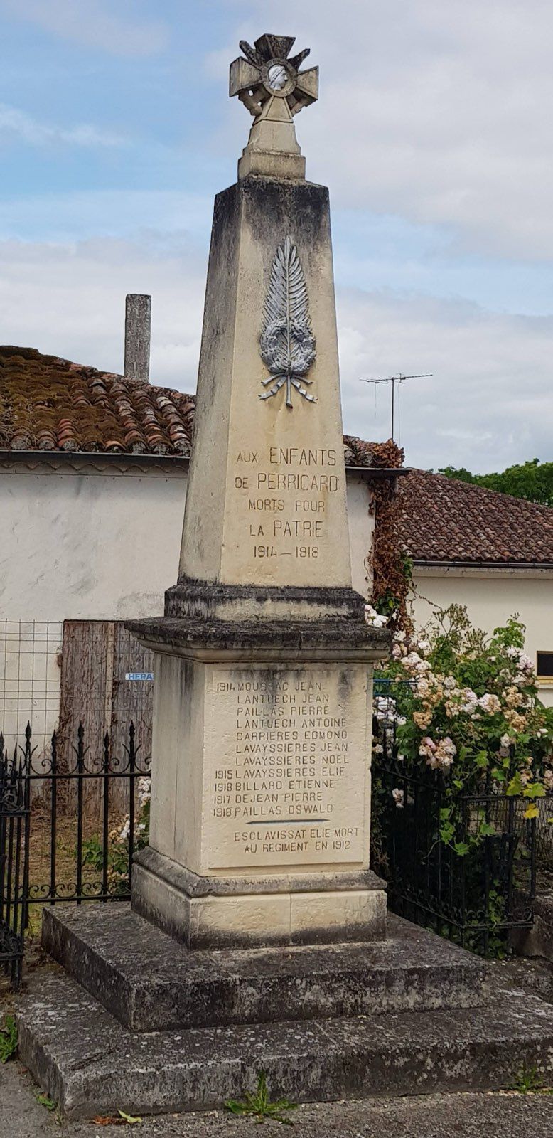 Photographie du monument aux morts de Perricard